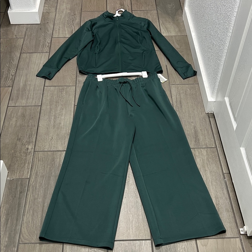 Women's Green Pants & Jumpsuit Set